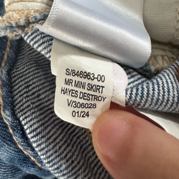EUC Old Navy Denim Mini Skirt Raw Hem Distressed Blue Jean 100% Cotton - Picture 6 of 10